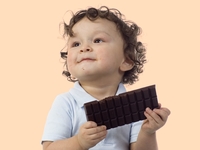 Маленькие сладкоежки: Чем полезен шоколад для детей