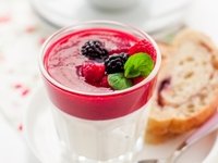 Десерт из йогурта с фруктами: Три идеи для завтрака