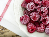 Как заморозить малину на зиму