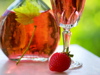 Как приготовить клубничный ликер