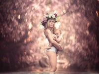 Кормящие богини: ТОП-10 фото мам с младенцами