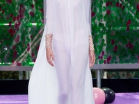 В плену у греха: В Париже прошел показ коллекции Christian Dior