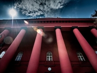 Подешевле: В Киевском университете Шевченко выдали бумажные дипломы