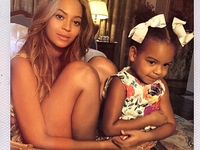 Мамино счастье: ТОП-15 ярких фото звезд с детьми