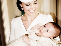 Принцессе Шарлотте подарили картину за $200 тысяч