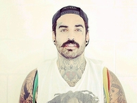 Невероятное преображение: Парикмахер превращает бездомных в красавцев