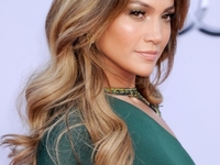 Все короче и короче: Дженнифер Лопес похвасталась новой стрижкой