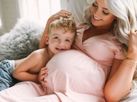 Как дети ожидают пополнения в семьи: ТОП-15 милых фото