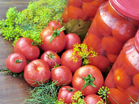 Маринованные помидоры на зиму: Три вкусные идеи