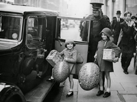 Сквозь века: ТОП-15 старых детских снимков