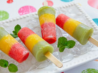 Трехцветный фруктовый лед