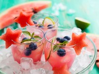 Сангрия из арбуза и черники