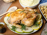 Как запечь курицу в духовке: Три вкусные идеи