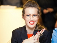 Ксения Собчак опубликовала снимок на фоне российского флага