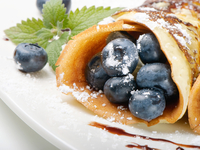 Что приготовить детям на выходные: Блины с черникой