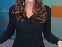 Сеть "взорвало" видео с ведущей, показавшей нижнее белье в эфире