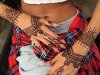 Восточные мотивы: 10 ярких примеров мехенди