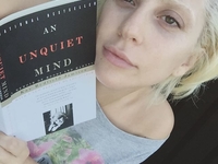Lady GaGa поделилась фото без макияжа