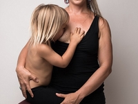 36-летняя американка кормит грудью своего трехлетнего сына