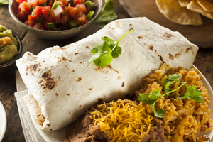 Как приготовить закуску а-ля буррито (видео)