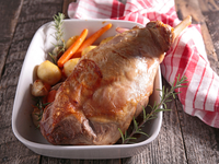 Запеченная баранья нога с овощами