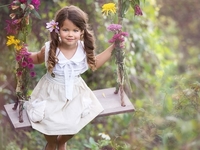 Крылатые качели: ТОП-10 милых фото девочек