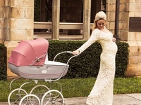 Двойное счастье: Фото будущих мам вместе с их первенцами