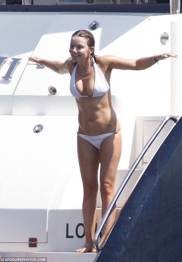 Экс-перчинка Spice Girls Джери Холлиуэлл похвасталась фигурой в бикини