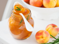 Персиковое варенье с розмарином