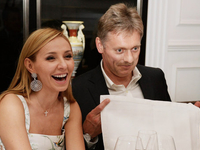 Песков и Навка проводят медовый месяц на самой дорогой яхте в мире