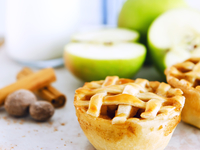 Как приготовить мини-пироги с яблочной начинкой