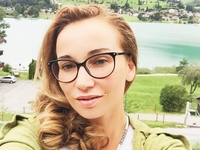 Анфиса Чехова вместе с мамой отправились худеть в Австрию