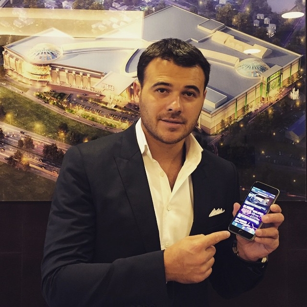 Дети певца Эмина променяли его на iPad