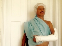 Эпатажный художник Чичкан опубликовал откровенные фото из больницы