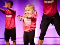 Тяжелобольная малышка взорвала танцпол