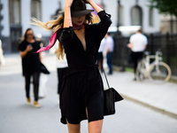 Street style: Самые стильные образы на Неделе моды в Стокгольме