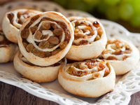 Улитки с изюмом и заварным кремом