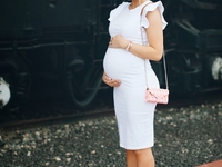 Street style: ТОП-10 стильных образов будущих мам