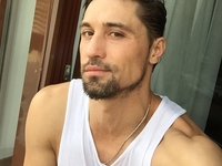 Дима Билан показал, как тренируется в спортзале