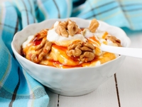 Йогурт с орехами на завтрак: Три идеи к Ореховому Спасу