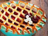 Выпечка с вишней: ТОП-5 рецептов