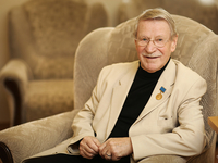84-летний актер Иван Краско решил жениться на 24-летней возлюбленной