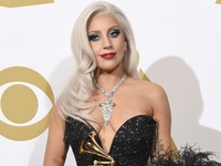Lady GaGa показала обнаженные ягодицы