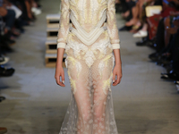 В нежных объятьях кружева: Givenchy представил новую коллекцию