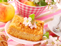 Тертый пирог с творогом и яблоками