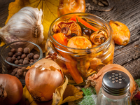 Как приготовить маринованные грибы на зиму