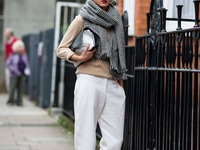 Как носить шарф осенью: 10 стильных идей