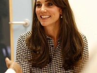 Кейт Миддлтон с новой прической впервые вышла в свет после декрета