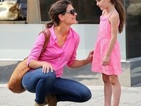 Малышка на миллион: Стильные образы дочери Круза и Холмс