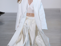 Calvin Klein представил новую коллекцию в духе минимализма